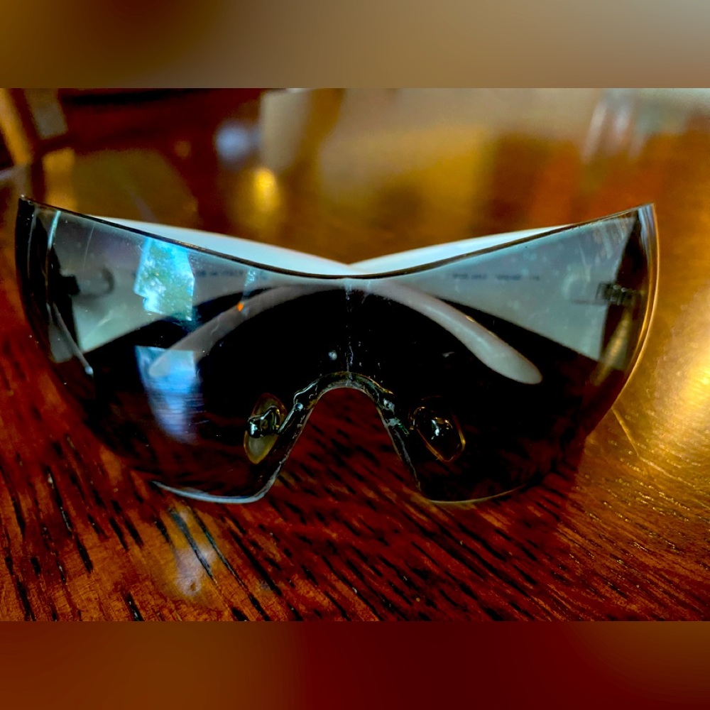 Versace Vintage VE2055 Silver/Grey/White Shield Sunglasses 🕶️